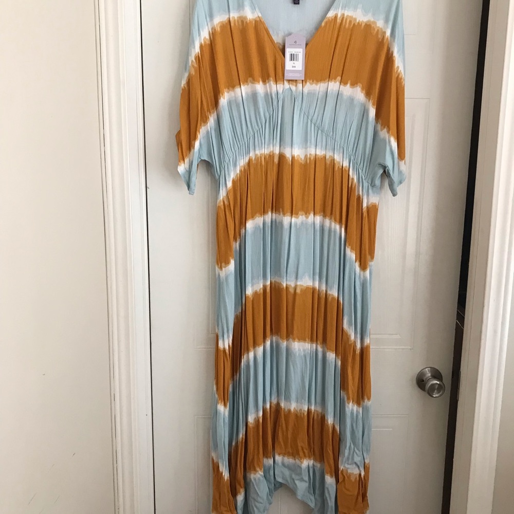 Beautiful maxi dress size xl, new with tags no snag no tears.